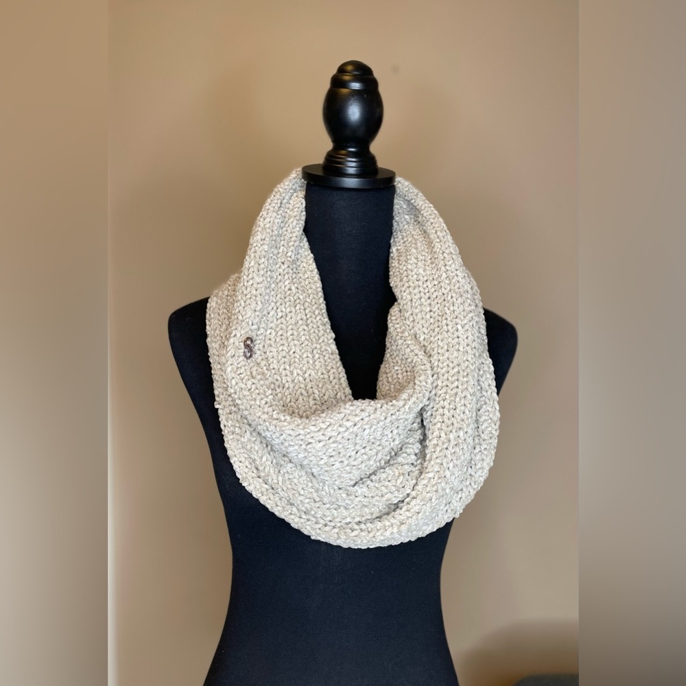 Calia - Infinity scarf